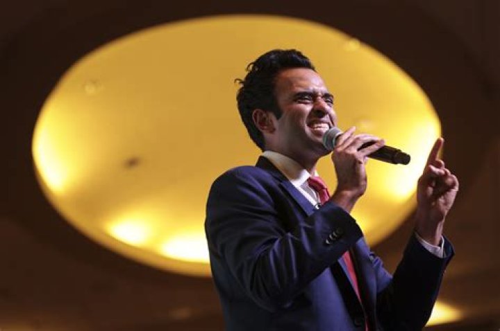 5 Things To Know About Colombian Singer Hollywood Life ·