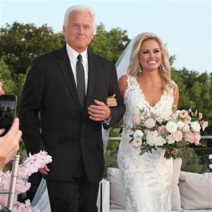 After having two children why did Courtney Friel divorce Carter Evans? Will she get married again?