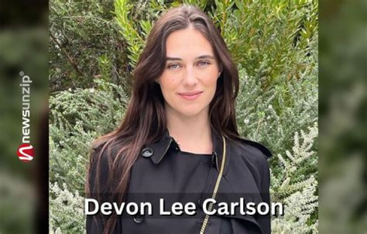 Devon Lee Carlsons TikTok Bio Fueled The Break Up Rumors ·
