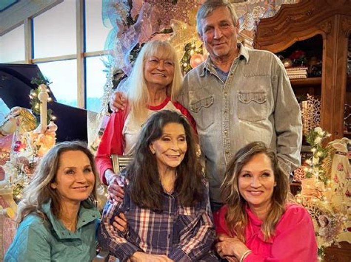 InsideJane Pauleys Married Life with Garry Trudeau Children and Grandchildren ·