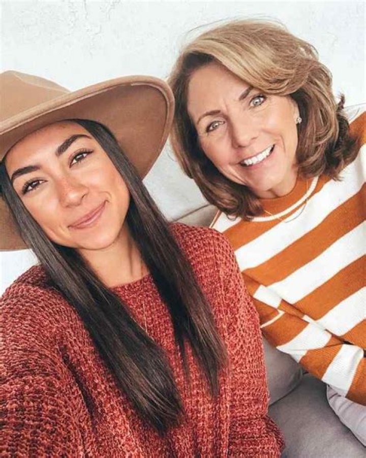 Jeanine Amapola- Biography, Boyfriend, Net Worth, Height, Weight ·