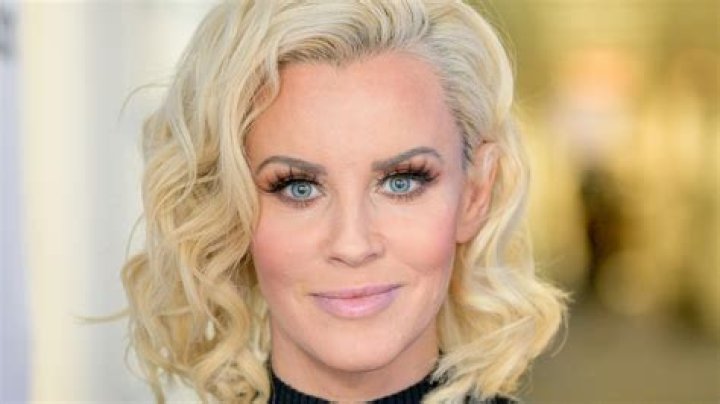 Jenny McCarthy- Wiki, Age, Height, Net Worth, Husband, Nationality ·