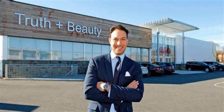 Net Worth, Wedding, Height, Divorce, Son Ronan Anthony Villency