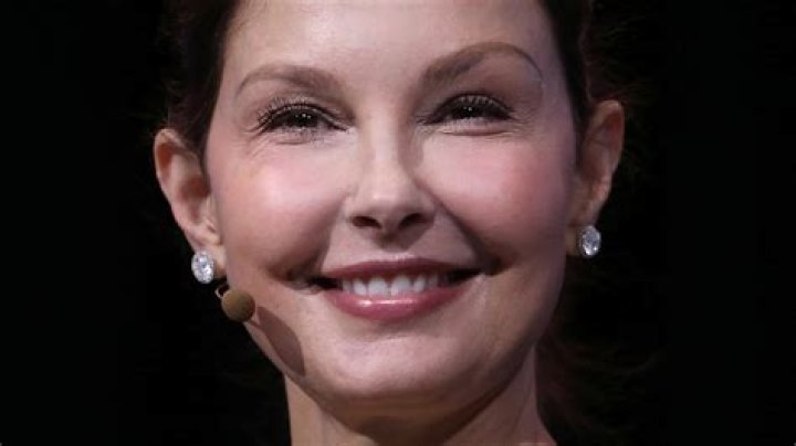 The Tragic Real-Life Story Of Ashley Judd ·