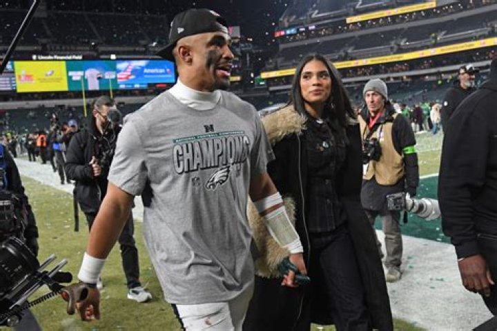 Unveiling Jalen Hurts' Unstoppable Squatting Might