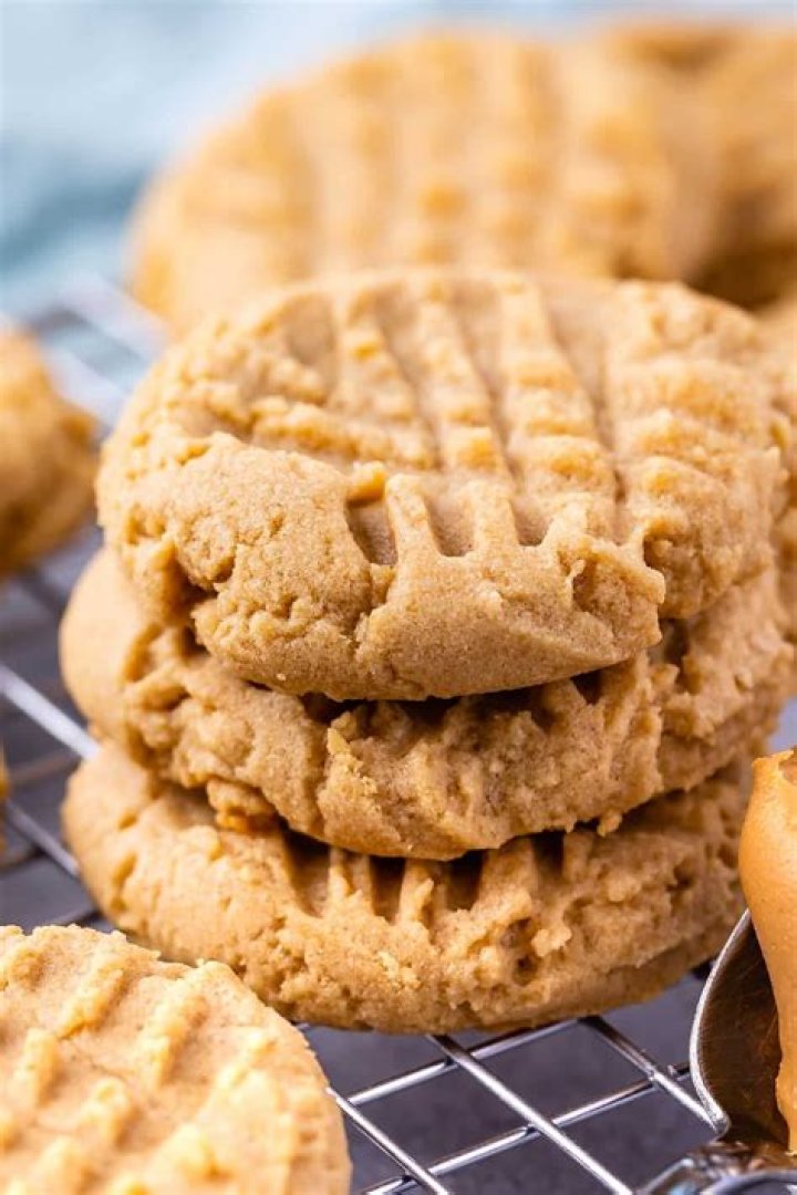 Why are my homemade peanut butter cookies crumbly? ·